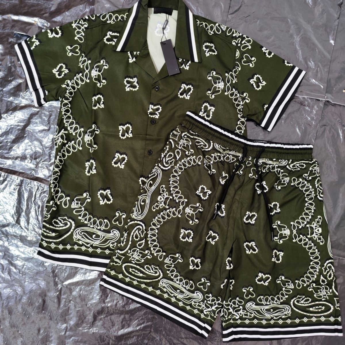 Hip-hop mens casual shirt am designer shirts shorts two-piece Hawaiian fashion printed silk Shirt men women mesh short pants 885, Shirt-1
Hip-hop mens casual shirt am designer shirts shorts two-piece Hawaiian fashion printed silk Shirt men women mesh short pants 885, Shirt-1