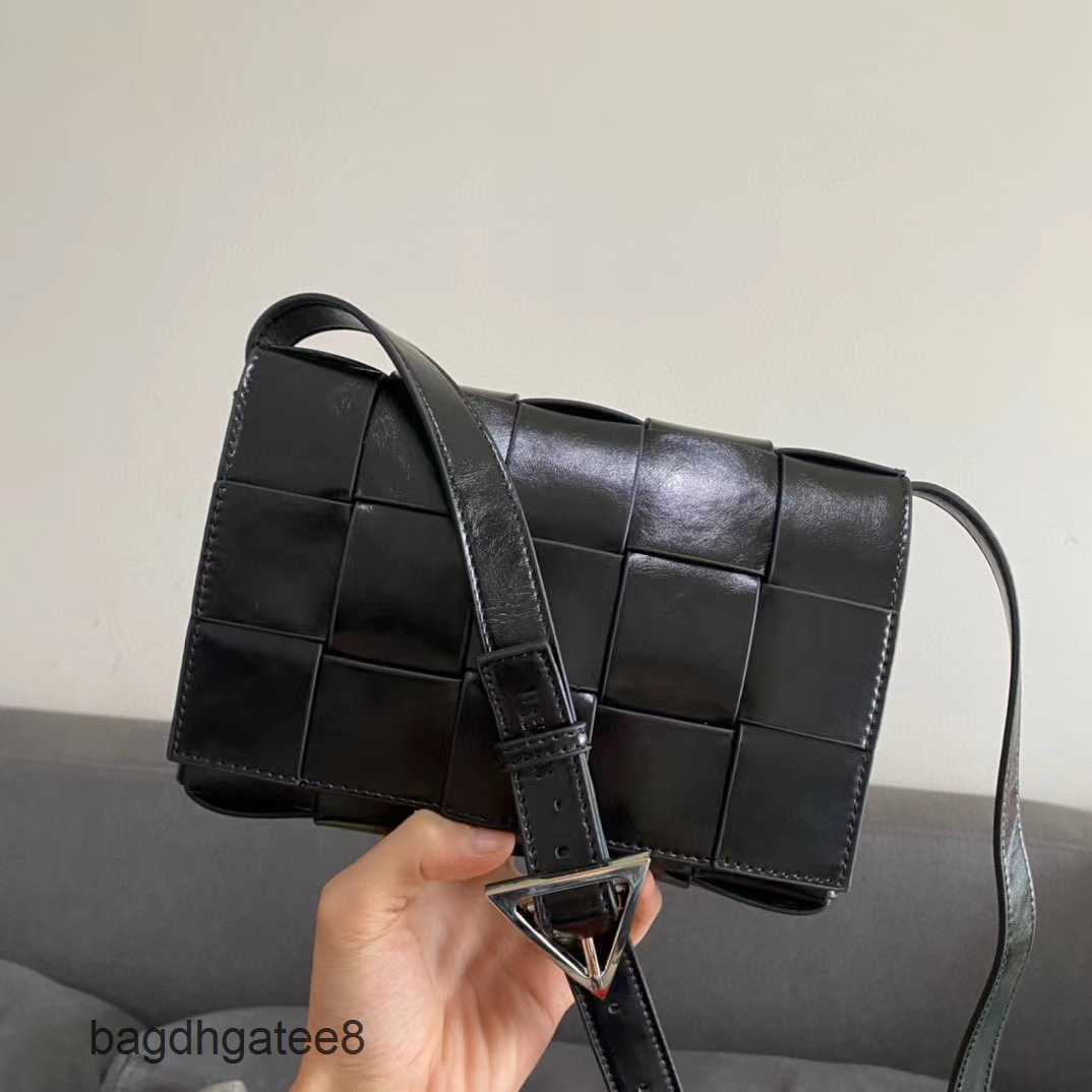 Bags Bag Bottegas Single Venetas Winter Wax Designer Female Leather Messenger Oil Woven Shoulder Pillow Messenger Gq4p, China red
Bags Bag Bottegas Single Venetas Winter Wax Designer Female Leather Messenger Oil Woven Shoulder Pillow Messenger Gq4p, China red