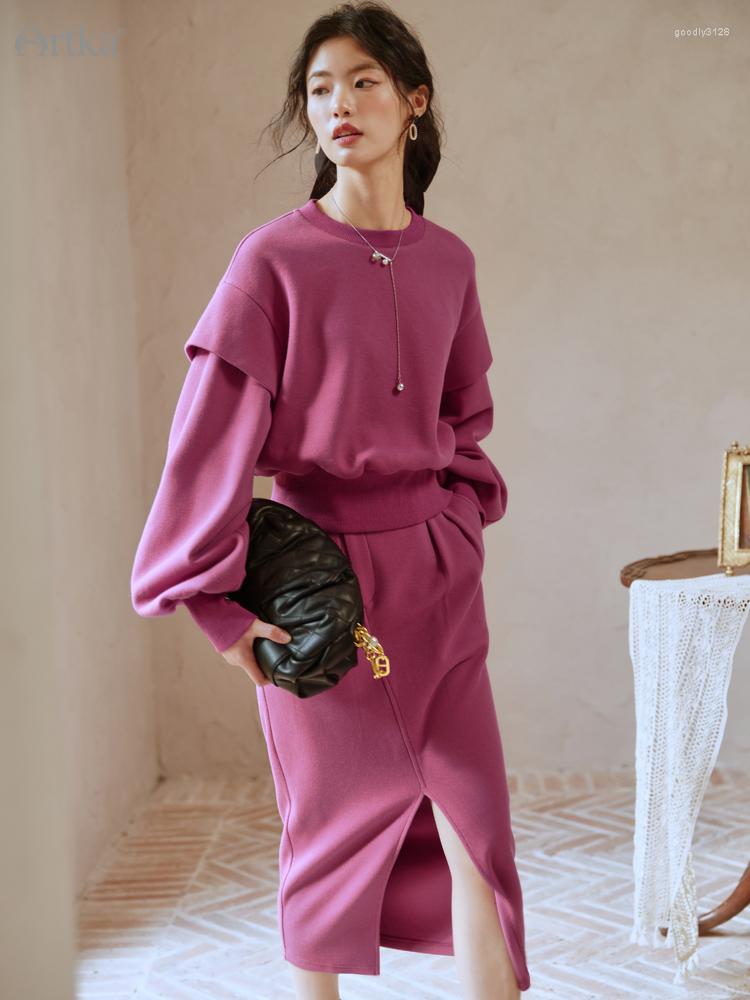 Work Dresses ARTKA 2022 A/W Women Suit Fashion Loose O-Neck Short Sweatshirt Two Piece Set Irregular High Waist Split Midi Skirt TZ92322Q
Work Dresses ARTKA 2022 A/W Women Suit Fashion Loose O-Neck Short Sweatshirt Two Piece Set Irregular High Waist Split Midi Skirt TZ92322Q