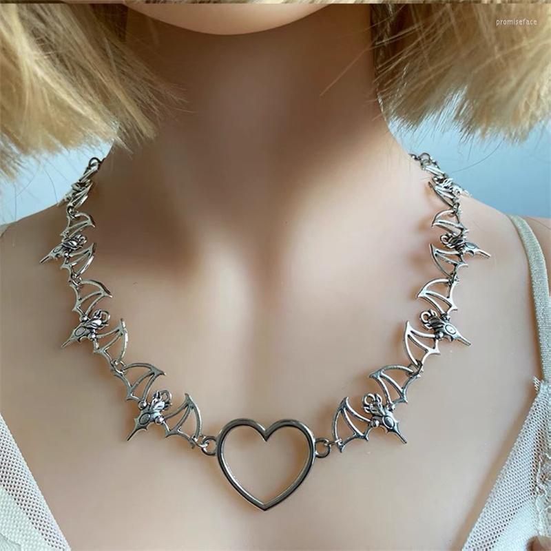 Choker Bat Heart Necklace Punk Emo Goth Alternative Grunge Heavy Metal Witch Halloween Jewelry
Choker Bat Heart Necklace Punk Emo Goth Alternative Grunge Heavy Metal Witch Halloween Jewelry