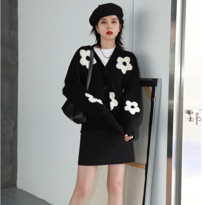 Women's Sweater V Neck Cardigan Cropped Sweater Korean Style Casual Long Sleeve Thin Coat Knitted Button Sweaters Female, Black
Women's Sweater V Neck Cardigan Cropped Sweater Korean Style Casual Long Sleeve Thin Coat Knitted Button Sweaters Female, Black