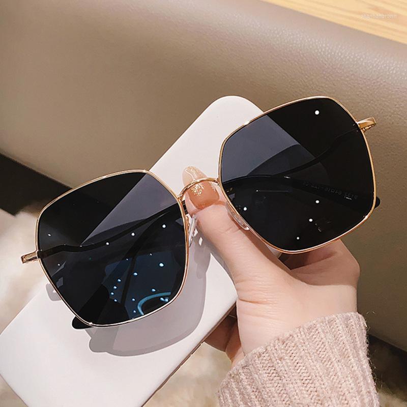 Sunglasses Ladies Fashion Wavy Legs Metal Net Red Korean Version Personality Light Color Trend Gafas De Sol Women
Sunglasses Ladies Fashion Wavy Legs Metal Net Red Korean Version Personality Light Color Trend Gafas De Sol Women
