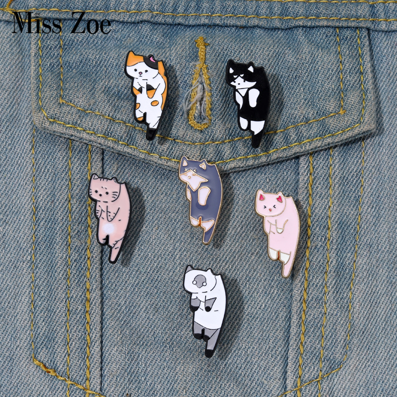 Hanging Cats Enamel Pins Custom Black White Orange Grey Kitten Brooches Lapel Badges Animal Jewelry Gift for Kids Friends
Hanging Cats Enamel Pins Custom Black White Orange Grey Kitten Brooches Lapel Badges Animal Jewelry Gift for Kids Friends