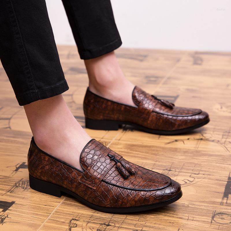 Dress Shoes Men's Casual Leather Handmade Metal Buckle Men Lace Up Non-Slip Flat Banquet Party Handsome, Black
Dress Shoes Men's Casual Leather Handmade Metal Buckle Men Lace Up Non-Slip Flat Banquet Party Handsome, Black