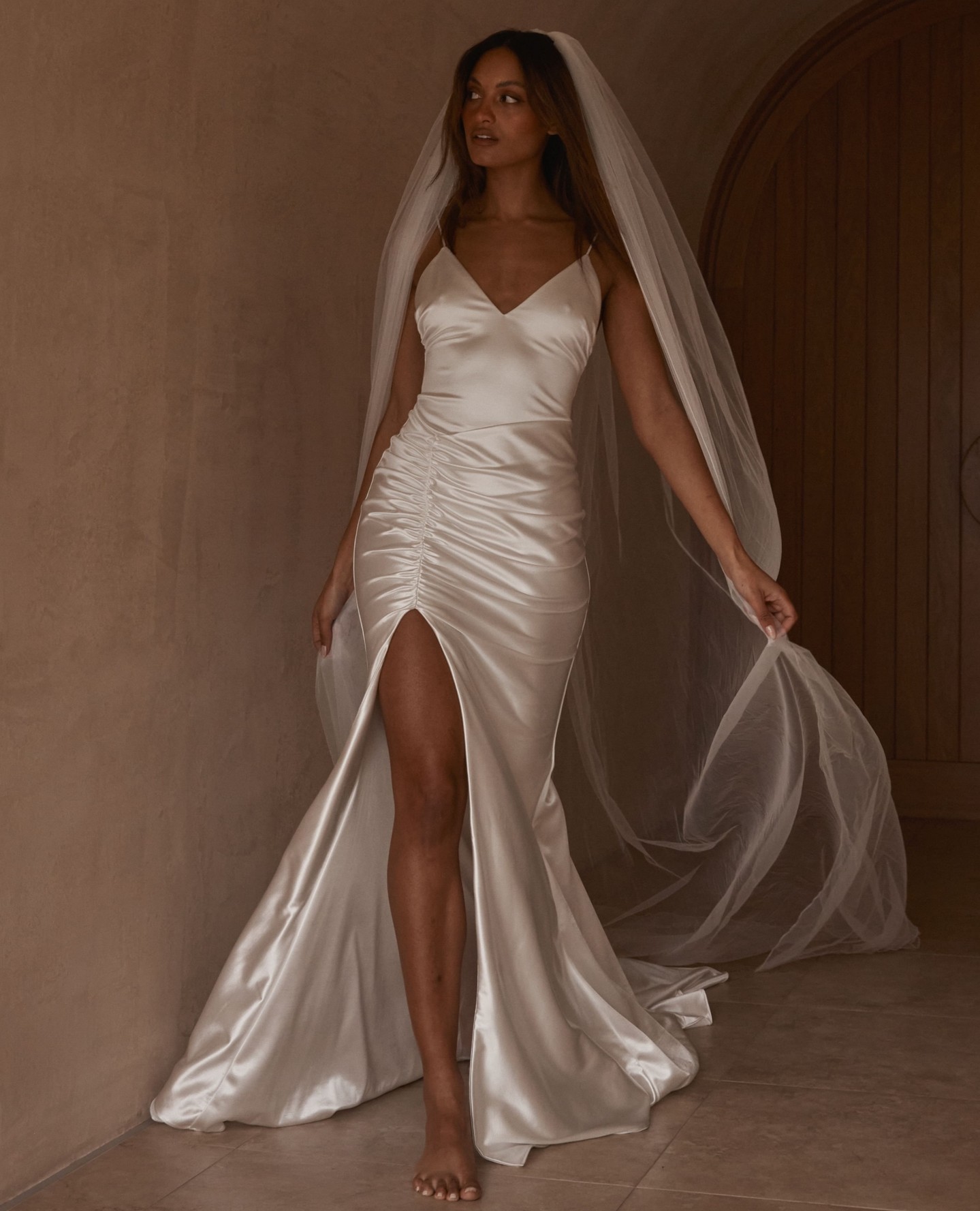 Smiple Mermaid Wedding Dresses Backless Bridal Gowns Spaghetti Straps V Necke Sweep Train Satin Pleated Vestido De Novia