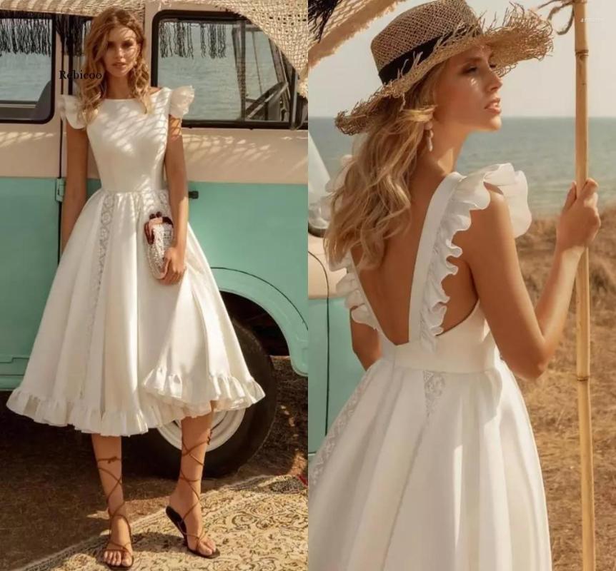 Casual Dresses Short Wedding Knee Length Satin White Sleeveless Bridal Gowns A-line Gorgeous Open Back Ruffles Vestido De Novia 
Casual Dresses Short Wedding Knee Length Satin White Sleeveless Bridal Gowns A-line Gorgeous Open Back Ruffles Vestido De Novia