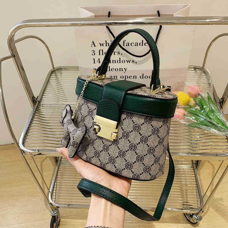 New one shoulder small fragrance box bag women's 2023 minority texture handbag versatile messenger bag, Red
New one shoulder small fragrance box bag women's 2023 minority texture handbag versatile messenger bag, Red