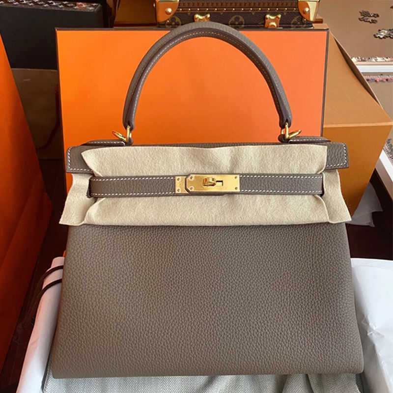 Handheld Herme Designer Bags 2022 new H family litchi pattern Commuter with inner seam top layer cow leather portable single shoulder diagonal bridal
Handheld Herme Designer Bags 2022 new H family litchi pattern Commuter with inner seam top layer cow leather portable single shoulder diagonal bridal