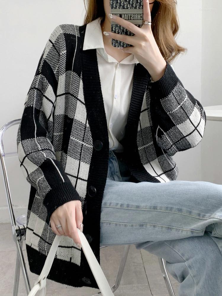 Women's Knits Korean Loose Long Sleeve Clothing V-neck Spliced Ouble Pockets Vintage Plaid Knitted Cardigan Women Coats 2022 Autumn H470, Green
Women's Knits Korean Loose Long Sleeve Clothing V-neck Spliced Ouble Pockets Vintage Plaid Knitted Cardigan Women Coats 2022 Autumn H470, Green