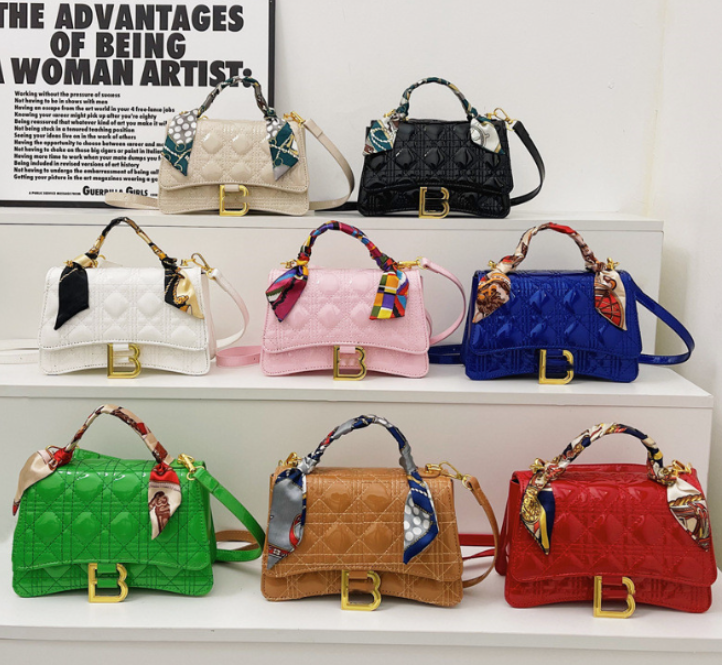 Patent Leather Portable Square Handbag New Women's Shoulder Bag Retro Textured Rhombus Hourglass Bags, As pic
Patent Leather Portable Square Handbag New Women's Shoulder Bag Retro Textured Rhombus Hourglass Bags, As pic