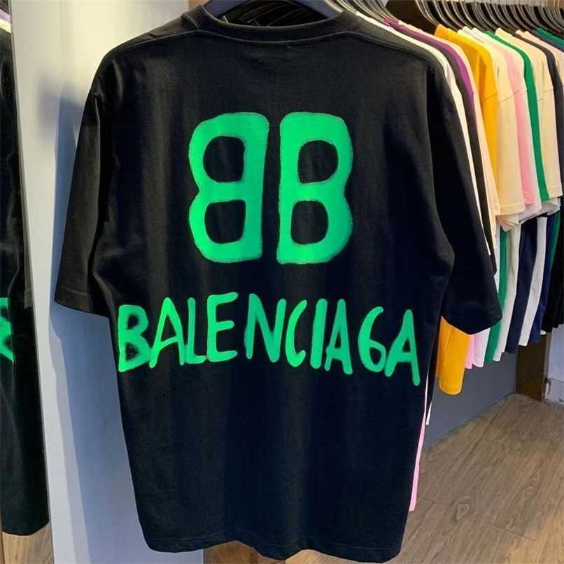 Designer Balenciga Mens T-shirts Original Paris spring summer new style BB luminous graffiti letters on the back chest embroidery short sleeve loose tshirt, Black back green
Designer Balenciga Mens T-shirts Original Paris spring summer new style BB luminous graffiti letters on the back chest embroidery short sleeve loose tshirt, Black back green