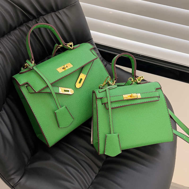 Handheld Herme Designer Bags High grade portable small for women 2022 fashionable versatile net red one shoulder messenger, Not for sale do not shoot
Handheld Herme Designer Bags High grade portable small for women 2022 fashionable versatile net red one shoulder messenger, Not for sale do not shoot