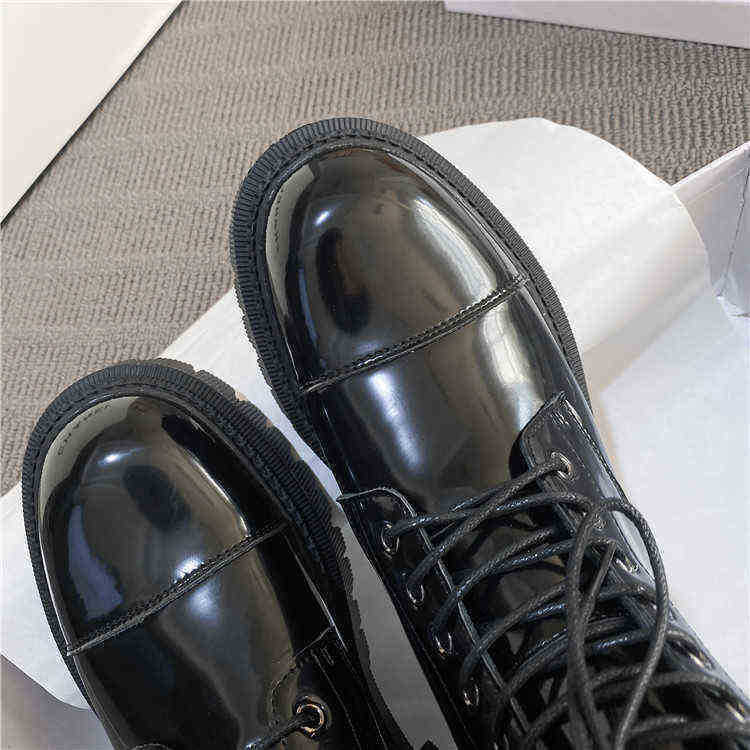 Women Boots Leather Pocket Thick Soled High Motorcycle Martin Boot 's British Short Tube Large Women's 41 43 07091011, Black single lining
Women Boots Leather Pocket Thick Soled High Motorcycle Martin Boot 's British Short Tube Large Women's 41 43 07091011, Black single lining