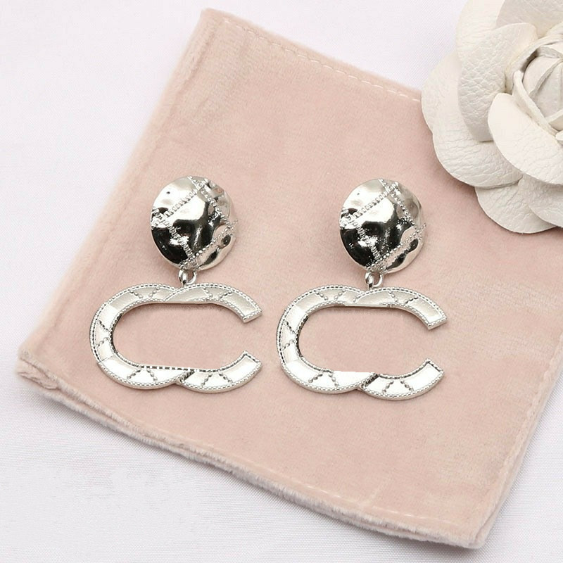 Titanium steel earrings Double Letter Charm Classic big circle heart shape diamond designer for women stud luxury jewlery gifts woman gold silver rose wholesale
Titanium steel earrings Double Letter Charm Classic big circle heart shape diamond designer for women stud luxury jewlery gifts woman gold silver rose wholesale