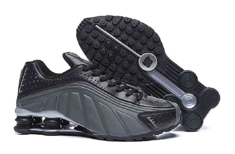 Shoes ShOxs Tl R4 301 Running Triple BlACK White Metallic Silver Chaussures Shoxs DELIVER OZ NZ 802 809 University Red nk, J006
Shoes ShOxs Tl R4 301 Running Triple BlACK White Metallic Silver Chaussures Shoxs DELIVER OZ NZ 802 809 University Red nk, J006