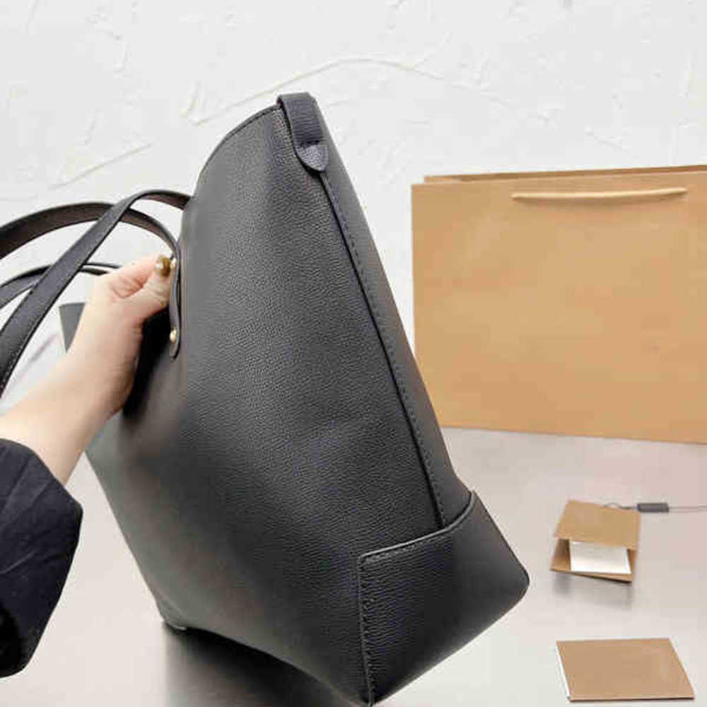 Shopping Bags Ladies Large-capacity Handbags Top Quality Genuine Leather Fashion Classic Retro Tote Crossbody Female Purse 220406, Black
Shopping Bags Ladies Large-capacity Handbags Top Quality Genuine Leather Fashion Classic Retro Tote Crossbody Female Purse 220406, Black