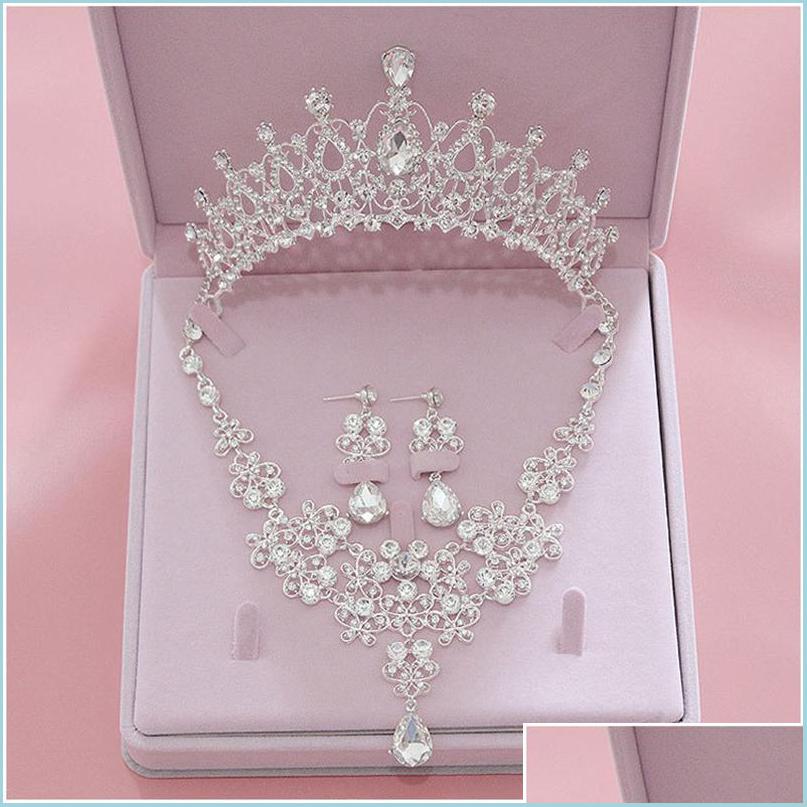 Headpieces Bling Set Crowns Necklace Earrings Alloy Crystal Sequined Bridal Jewelry Accessories Wedding Tiaras Headpieces Suit Drop Dh06O
Headpieces Bling Set Crowns Necklace Earrings Alloy Crystal Sequined Bridal Jewelry Accessories Wedding Tiaras Headpieces Suit Drop Dh06O