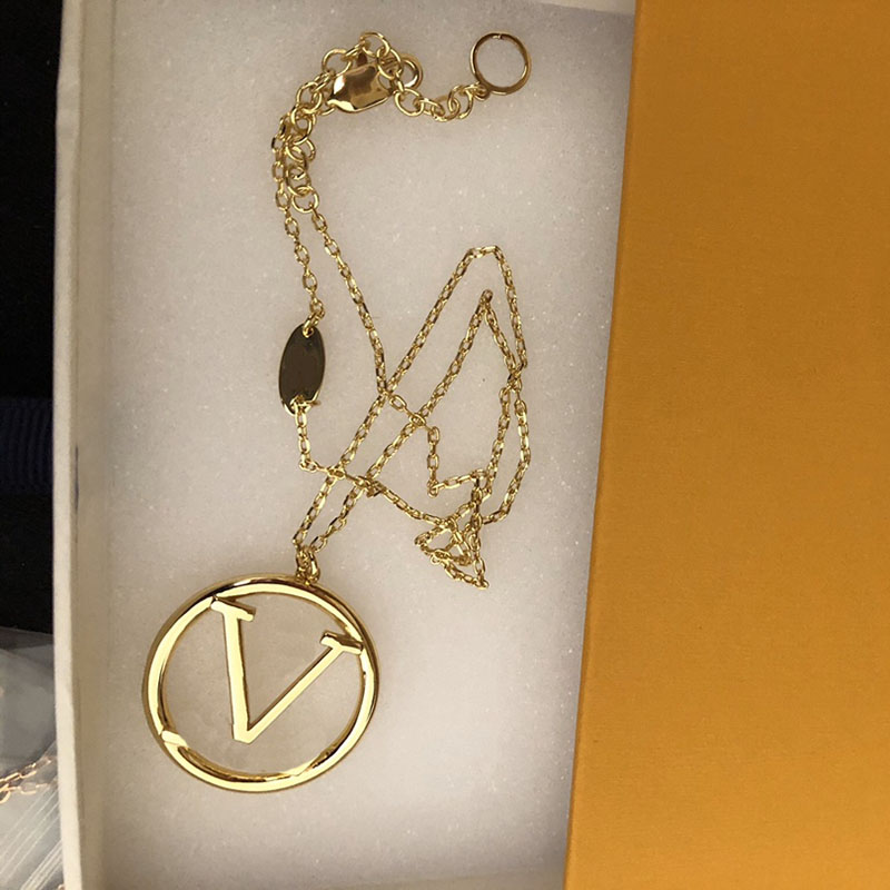 Designers Gold Chain Necklaces For Woman Fashion Necklace Mens Trend Golden Chains Temperament Stylish Womens Letter L Necklac D22110801JX
Designers Gold Chain Necklaces For Woman Fashion Necklace Mens Trend Golden Chains Temperament Stylish Womens Letter L Necklac D22110801JX