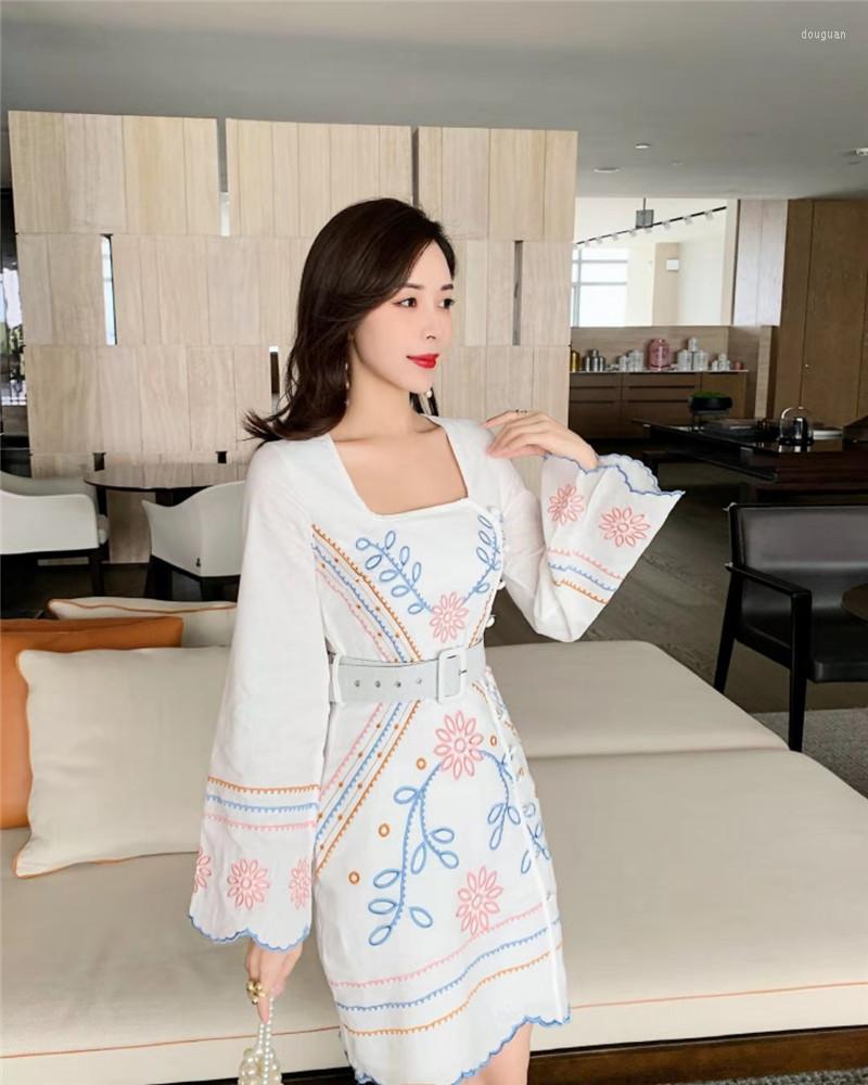 Casual Dresses 2022 Spring/Summer Fashion Runway Printing Dress Women Long Sleeve Square Collar Vintage Mini Vestidos, White
Casual Dresses 2022 Spring/Summer Fashion Runway Printing Dress Women Long Sleeve Square Collar Vintage Mini Vestidos, White