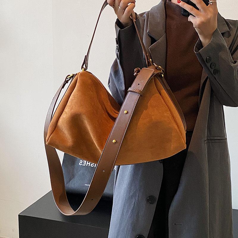 Evening Bags European Style Tote Bag For Women Middle-aged Large Capacity Handbags Women's PU Leather Shoulder And Crossbody Sac A Main, Black
Evening Bags European Style Tote Bag For Women Middle-aged Large Capacity Handbags Women's PU Leather Shoulder And Crossbody Sac A Main, Black
