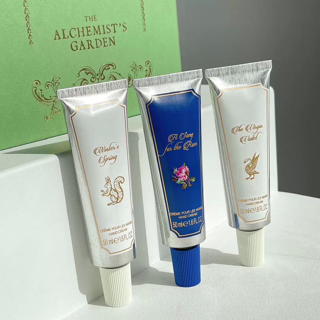 Hand Cream 50ml with 3pcs a Set 1.6fl.oz Creme Pour Les Mains Garden Hands Creams 3 in 1 Gift Box Handcare Lotion Fast ship
Hand Cream 50ml with 3pcs a Set 1.6fl.oz Creme Pour Les Mains Garden Hands Creams 3 in 1 Gift Box Handcare Lotion Fast ship