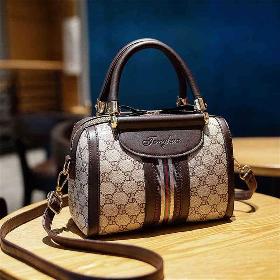 Bag 2023 new version Boston women's bag pillow One Shoulder Messenger versatile hand, Deep coffee
Bag 2023 new version Boston women's bag pillow One Shoulder Messenger versatile hand, Deep coffee