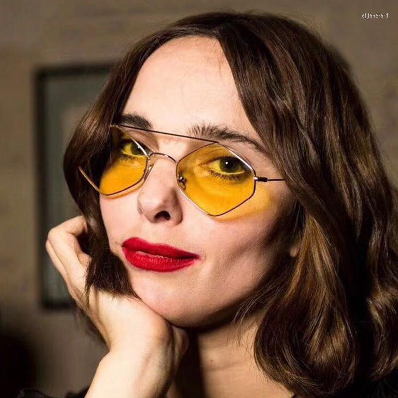 Sunglasses Small Square Women Luxury Sun Glasses Diamond Rhombus Metal Frame Retro Unisex Men Eyewear Shades GafasUV400
Sunglasses Small Square Women Luxury Sun Glasses Diamond Rhombus Metal Frame Retro Unisex Men Eyewear Shades GafasUV400
