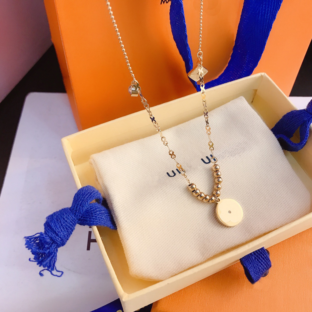 Luxury Exquisite Necklace High-end Designer Style Necklace European American Fashion Jewelry Accessories Selected Gifts Family Friends Lovers Gathering
Luxury Exquisite Necklace High-end Designer Style Necklace European American Fashion Jewelry Accessories Selected Gifts Family Friends Lovers Gathering
