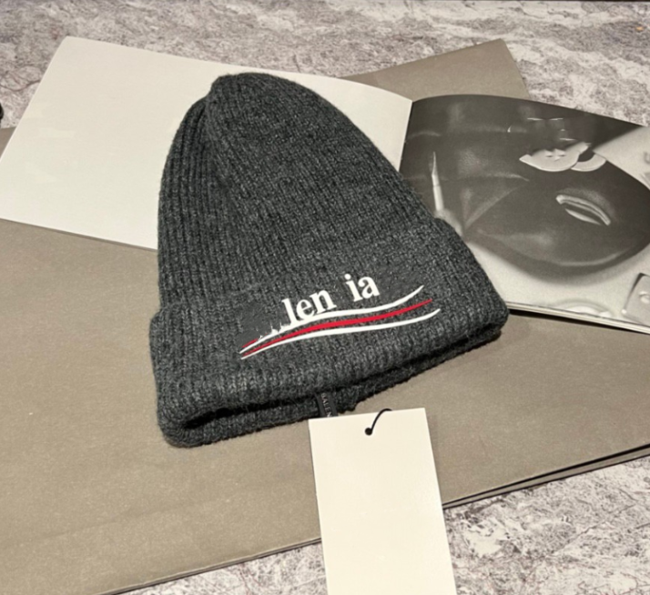 European and American hat Designer New Knitted Woolen hats Anti-Freezing Warm Toque Autumn and Winter, Aspic
European and American hat Designer New Knitted Woolen hats Anti-Freezing Warm Toque Autumn and Winter, Aspic