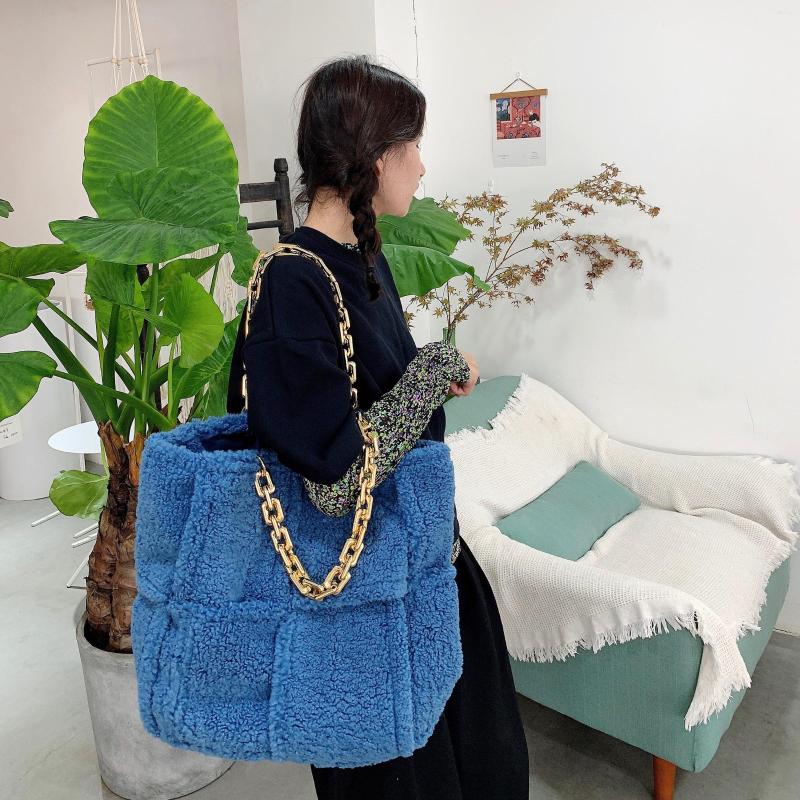 Evening Bags Ladies Shoulder Bag Designer Thick Chain Handbag Luxury Faux Fur Messenger Lamb Hair Oversized Plush Large Wallet, Beige
Evening Bags Ladies Shoulder Bag Designer Thick Chain Handbag Luxury Faux Fur Messenger Lamb Hair Oversized Plush Large Wallet, Beige