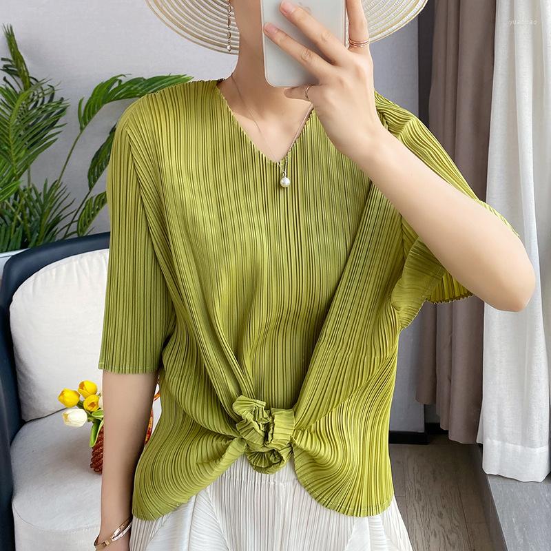 Women's T Shirts Miyake Pleated Classic Top 2022 Autumn Batwing Half Sleeves V-neck T-shirt Solid Color Women Elegant Clothing, Black
Women's T Shirts Miyake Pleated Classic Top 2022 Autumn Batwing Half Sleeves V-neck T-shirt Solid Color Women Elegant Clothing, Black