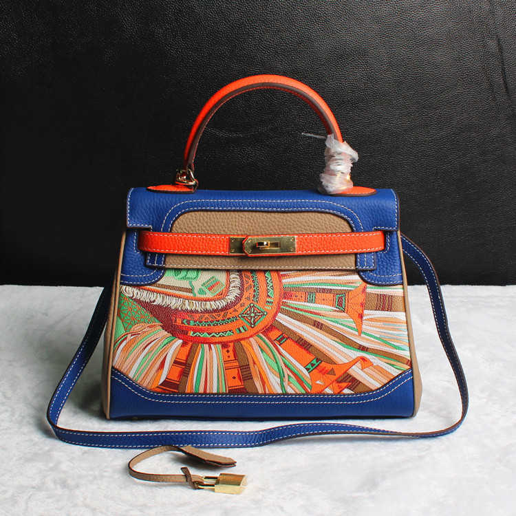 Handheld Herme Designer Bags Fashion graffiti color painting top layer cowhide contrast matching women litchi pattern portable One Shoulder, Not for sale do not shoot
Handheld Herme Designer Bags Fashion graffiti color painting top layer cowhide contrast matching women litchi pattern portable One Shoulder, Not for sale do not shoot