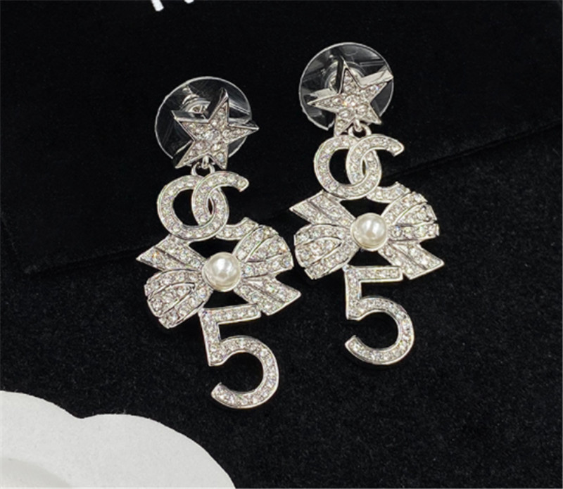 2022 new butterfly pearl earrings earrings earrings with diamond temperament for women
2022 new butterfly pearl earrings earrings earrings with diamond temperament for women