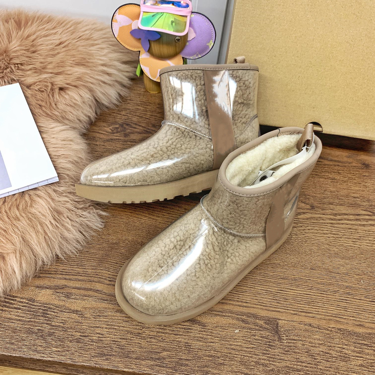 2022 Women's Winter Snow Boots Luxury Classic Australian Brown Furry Booties Sheer Mini Fashion Designer Boots Bottes Sheer Ankle Shoes
2022 Women's Winter Snow Boots Luxury Classic Australian Brown Furry Booties Sheer Mini Fashion Designer Boots Bottes Sheer Ankle Shoes