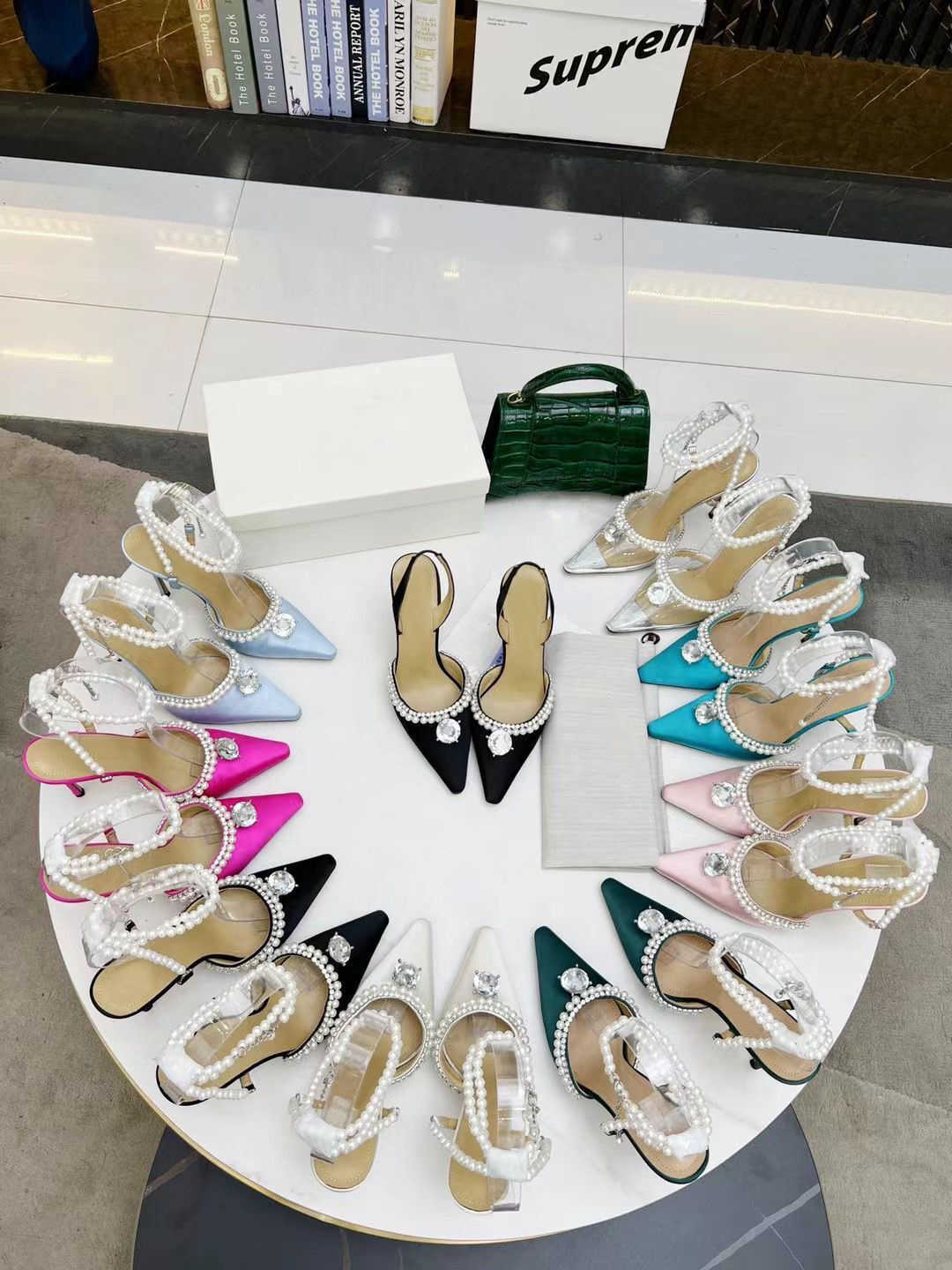 Designer Shoes Martin boots Slippers Flip flops Outdoor White Offs Platform Sneakers Chaussures Women Luxurys Shoe DuNks Low des Chaussures Sandals 20VM, Black
Designer Shoes Martin boots Slippers Flip flops Outdoor White Offs Platform Sneakers Chaussures Women Luxurys Shoe DuNks Low des Chaussures Sandals 20VM, Black