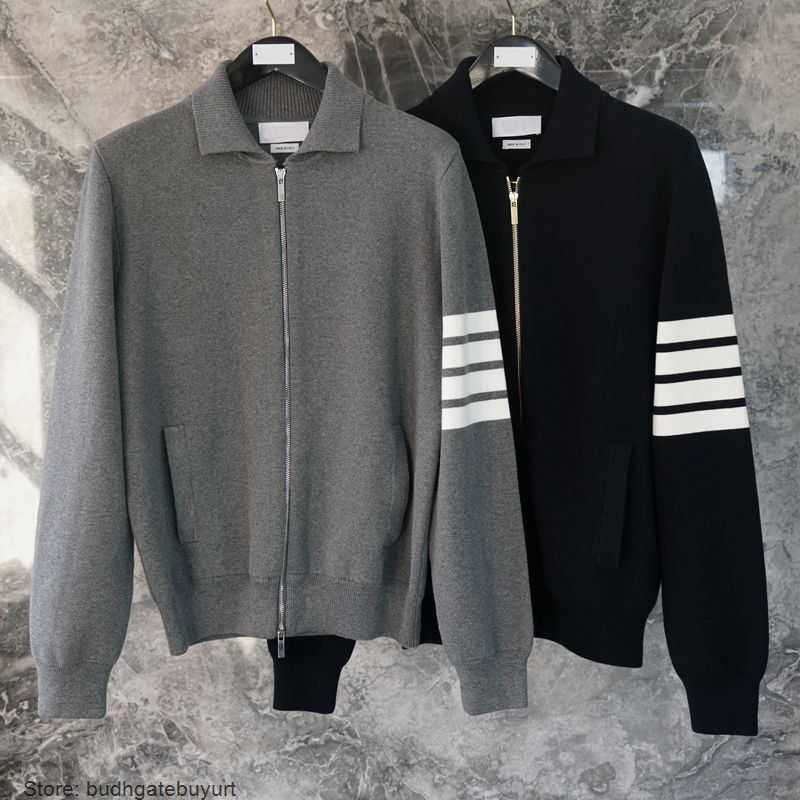 Spring 2023 New TB Jacket Men's And Women's Same Style Mens Slim Lapel Four Stripes Wool Knitted Coat Trend Jackets Thin Shirt Coat, Dark gray
Spring 2023 New TB Jacket Men's And Women's Same Style Mens Slim Lapel Four Stripes Wool Knitted Coat Trend Jackets Thin Shirt Coat, Dark gray