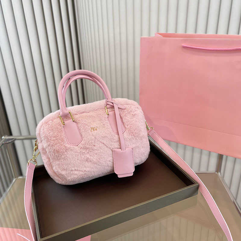 totes bags designer furry handbags women Luxury Elegant Tote Bag Casual Letters Printing Pink Shoulder Crossbody Bags 221019, Miumbag pink
totes bags designer furry handbags women Luxury Elegant Tote Bag Casual Letters Printing Pink Shoulder Crossbody Bags 221019, Miumbag pink