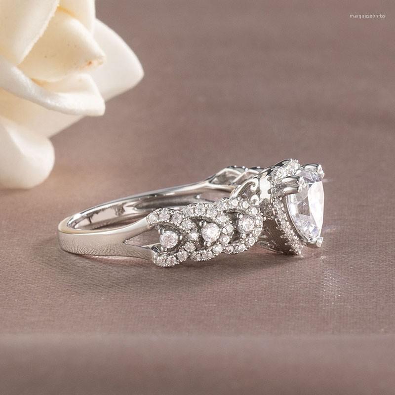 Wedding Rings Huitan Trendy Love Women Engagement Bands Accessories Brilliant Crystal Cubic Zirconia Heart Jewelry
Wedding Rings Huitan Trendy Love Women Engagement Bands Accessories Brilliant Crystal Cubic Zirconia Heart Jewelry