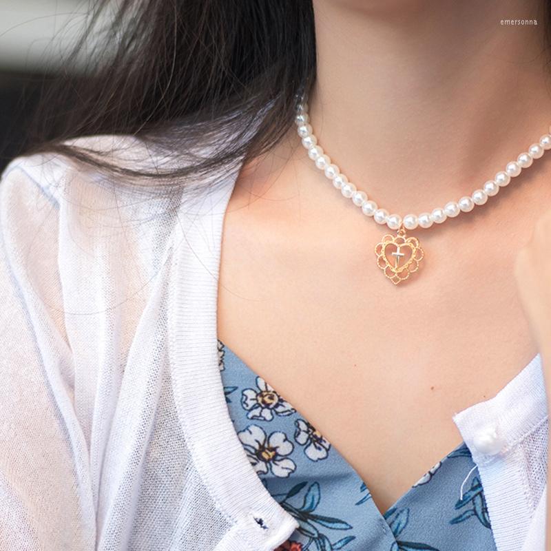 Choker EN Retro Girl Hollow Love Cross Pendant Pearl Necklace Chocker Korean Fashion Clavicle Chain Jewelry For Women Beads
Choker EN Retro Girl Hollow Love Cross Pendant Pearl Necklace Chocker Korean Fashion Clavicle Chain Jewelry For Women Beads