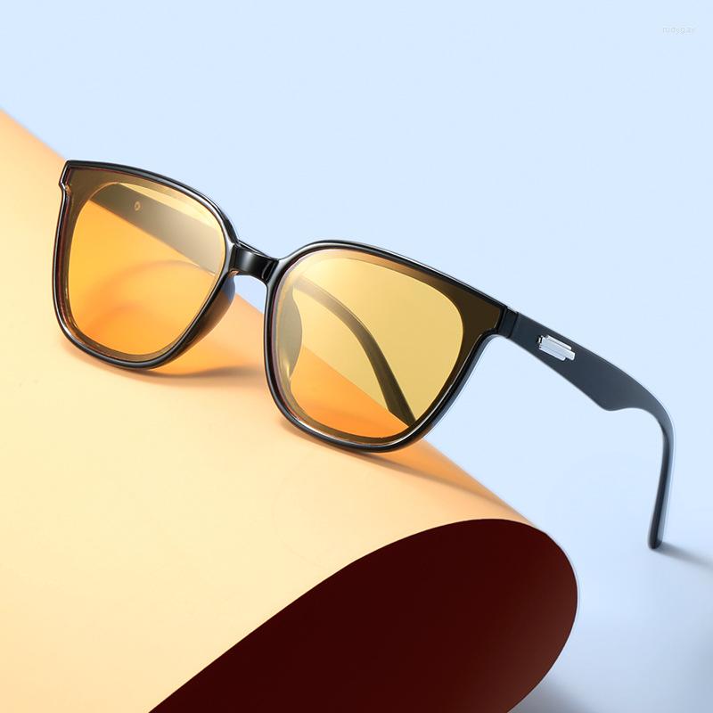 Sunglasses LORETOROSA Women Big Frame Oversized Metal Parts Temple Plastic Material Creamy-white Elegant Eyewear Trends
Sunglasses LORETOROSA Women Big Frame Oversized Metal Parts Temple Plastic Material Creamy-white Elegant Eyewear Trends
