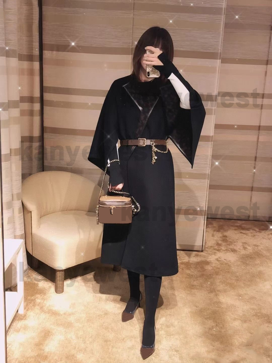 22ss Autumn womens wool overcoat Designer Coats Women Jacket classical letter Print Woolen Material Spell pu sleeve Hooded Cloak Coat lady Black Long Trench Coats
22ss Autumn womens wool overcoat Designer Coats Women Jacket classical letter Print Woolen Material Spell pu sleeve Hooded Cloak Coat lady Black Long Trench Coats