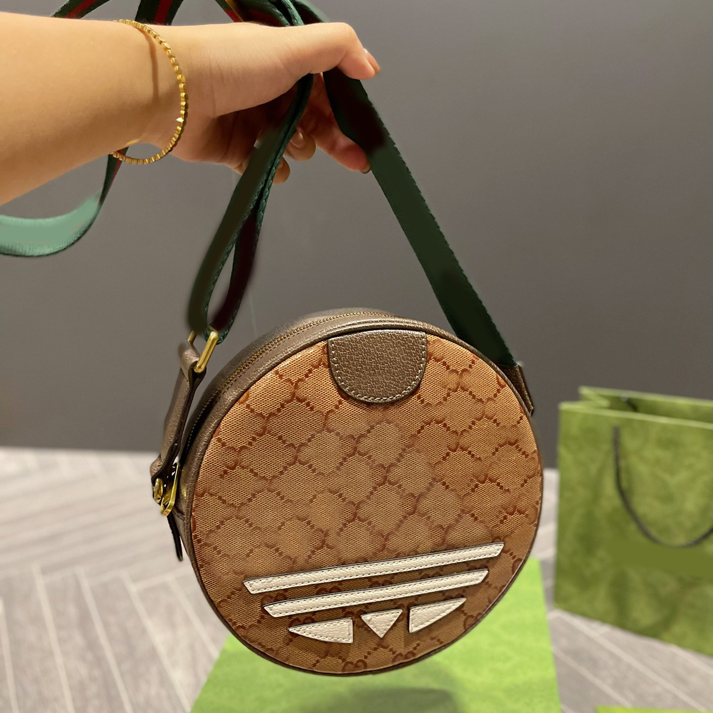 Round bag Letter Bags 2024 Luxury Designer Brand Fashion Shoulder Handbags Quality Women Thread chains Bag Clutch Purse Cross body totes Artwork wallets