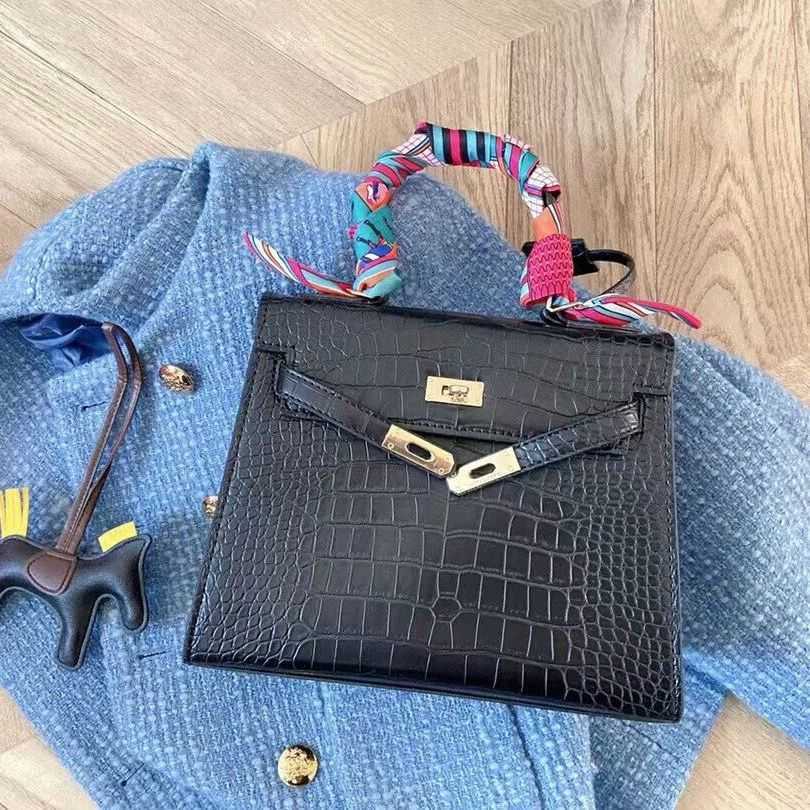 Designer Bags Herme Handbags 2022 new Kaili lock crocodile pattern Tiktok star same exquisite single shoulder Crossbody Hand
Designer Bags Herme Handbags 2022 new Kaili lock crocodile pattern Tiktok star same exquisite single shoulder Crossbody Hand