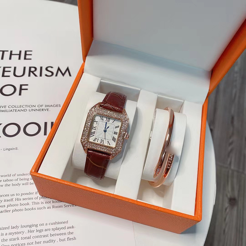 New luxury women's watch Two piece titanium steel gift box package is famous for its elegant style, Freight difference
New luxury women's watch Two piece titanium steel gift box package is famous for its elegant style, Freight difference