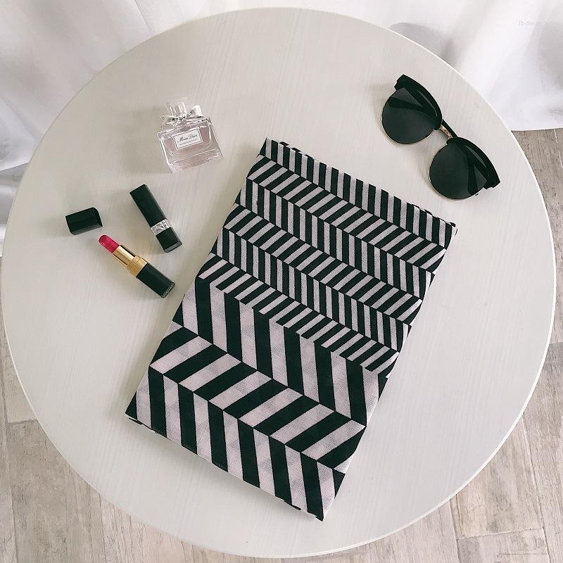 Scarves 2022 Cotton Zebra Print Shawl Long Beautiful Stripe Muslim Hijab Muffler Wrap 10pcs/LOT
Scarves 2022 Cotton Zebra Print Shawl Long Beautiful Stripe Muslim Hijab Muffler Wrap 10pcs/LOT