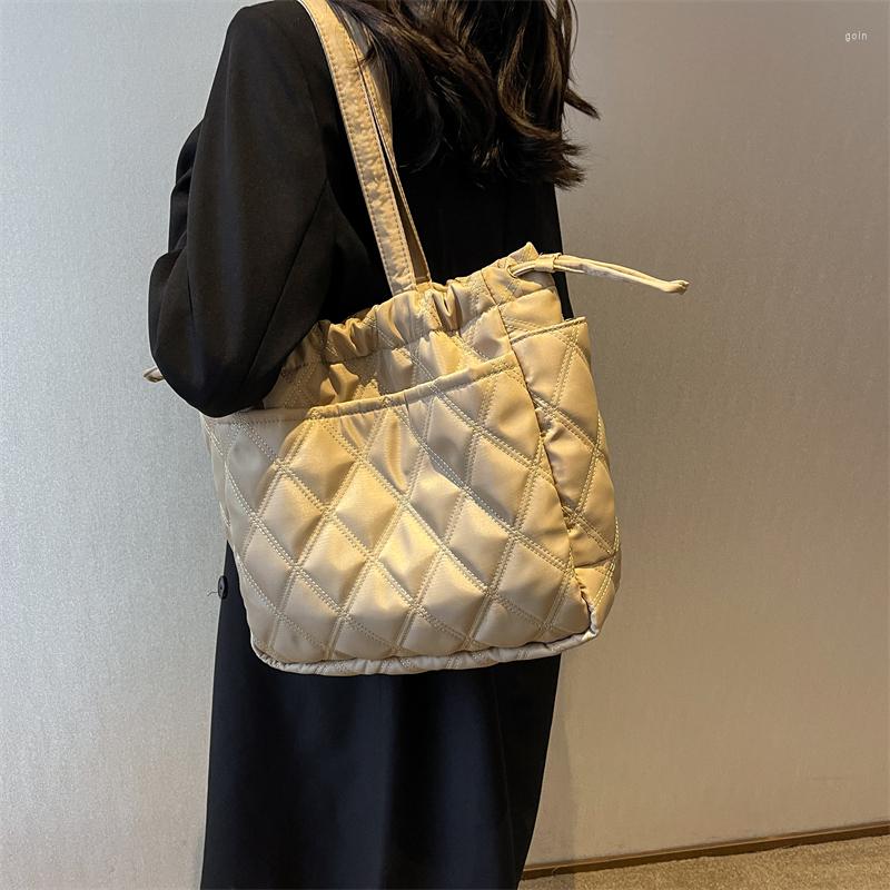 Shoulder Bags 2022 Checked Bag Space Cotton Tote Stylish Large Capacity Feather Filled Ladies Quilted Shopping, Black
Shoulder Bags 2022 Checked Bag Space Cotton Tote Stylish Large Capacity Feather Filled Ladies Quilted Shopping, Black