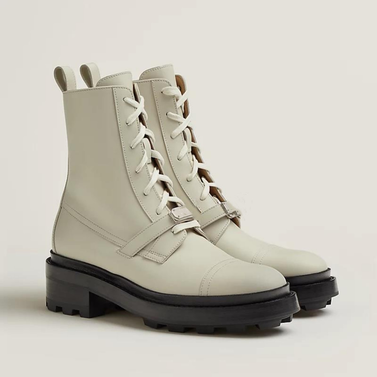 Calfskin platform ankle boots Autumn/Winter warm ankle boots Fashion trend Design Martin boots Platform shoes Flat shoes locomotive combat 35-41
Calfskin platform ankle boots Autumn/Winter warm ankle boots Fashion trend Design Martin boots Platform shoes Flat shoes locomotive combat 35-41