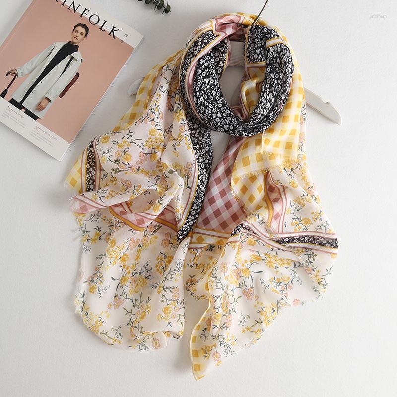 Scarves 2022 Est Women Cotton Small Floral And Grid Fringe Scarf Shawls Wrap Flower Hijab Muffler Wholesale 10pcs/lot
Scarves 2022 Est Women Cotton Small Floral And Grid Fringe Scarf Shawls Wrap Flower Hijab Muffler Wholesale 10pcs/lot