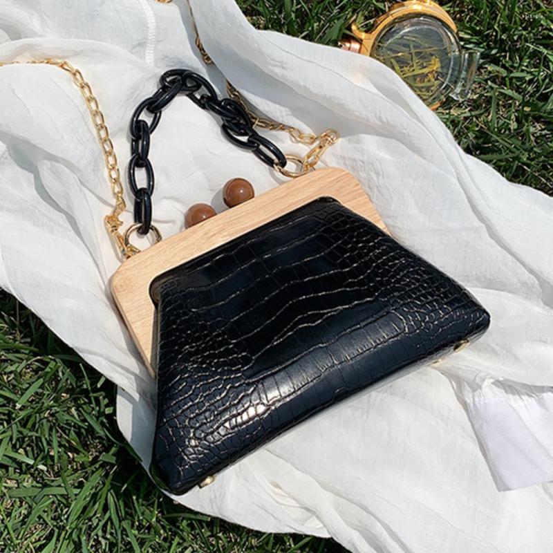 Evening Bags Alligator Pattern Chain Handbag 2022 High Quality PU Leather Women Designer Clip Shoulder Crossbody Bag, Black
Evening Bags Alligator Pattern Chain Handbag 2022 High Quality PU Leather Women Designer Clip Shoulder Crossbody Bag, Black