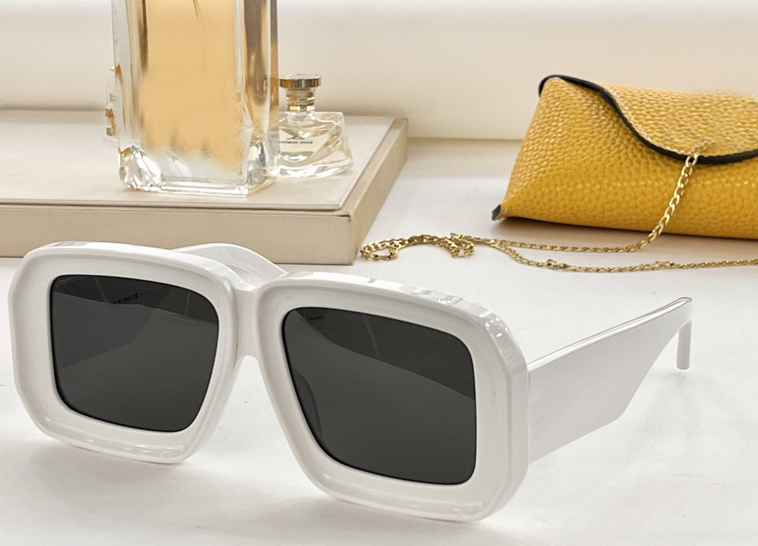 Oversized Square Chain Sunglasses for Women Men 3D White Frame Dark Grey Lenses Summer Sunglass Shades Eyewear with Box
Oversized Square Chain Sunglasses for Women Men 3D White Frame Dark Grey Lenses Summer Sunglass Shades Eyewear with Box